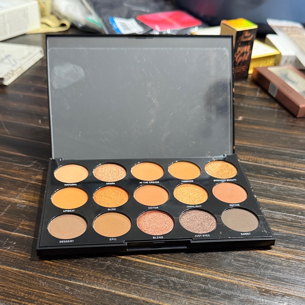 Morphe Eyeshadow Palette with Rich Earthy Tones